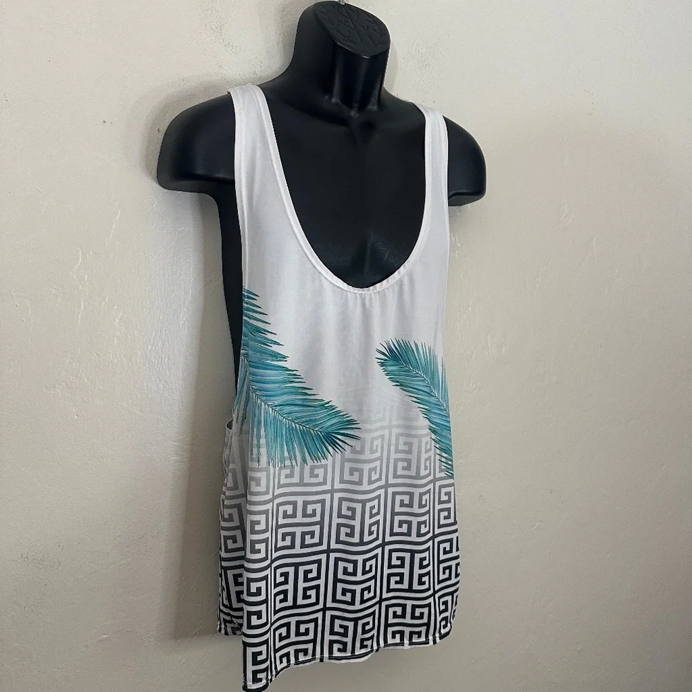 Voi Toi Tank Top Medium Gently worn 97% polyester / 3% spandex 21" armpits - Picture 1 of 3